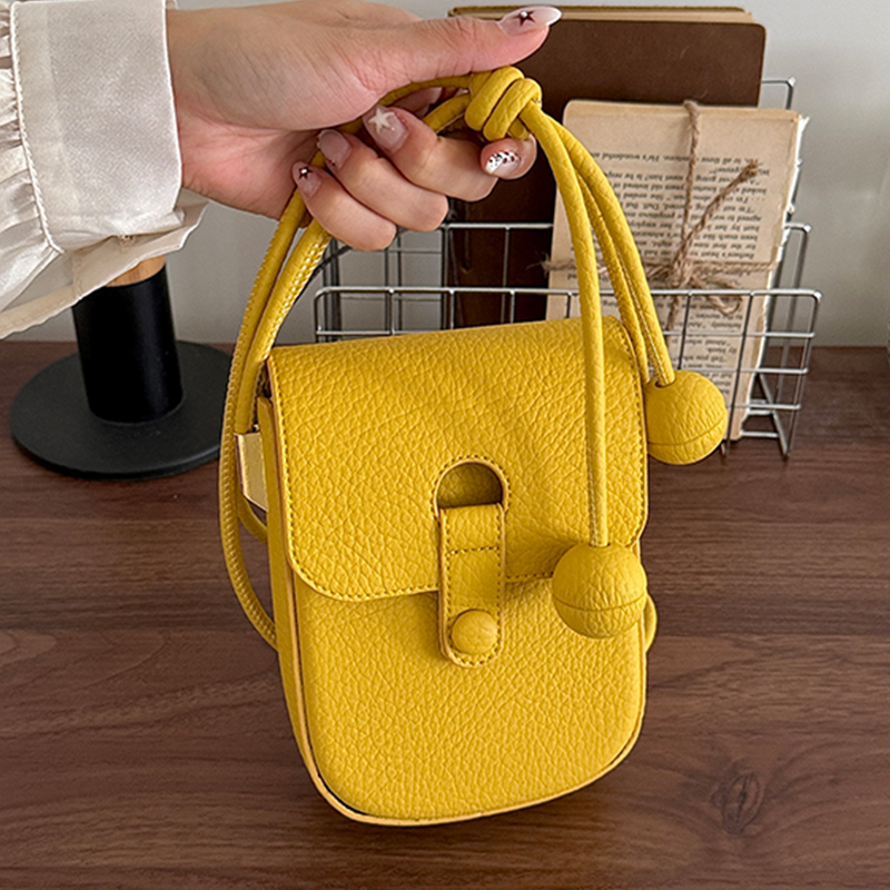 Accessories Brand For Women - حقيبة كتف صغيرة فاخرة باللون الأصفر