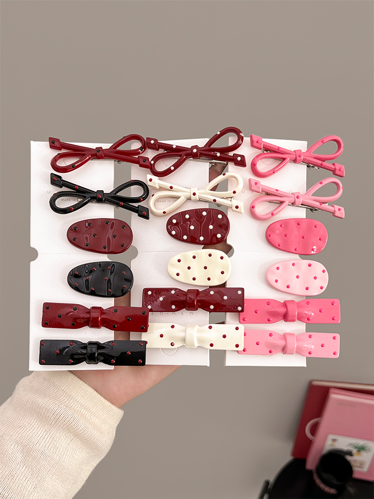 Accessories Brand For Women - مشبك شعر نسائي أنيق بنقاط البولكا