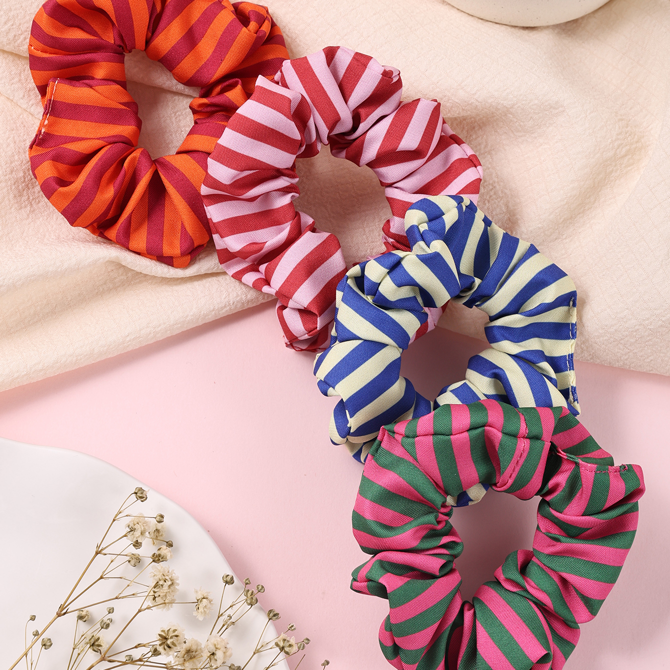 مجموعة من 4 قطع من ربطات الشعر - مراجعة Scrunchie Satin Set وسعره