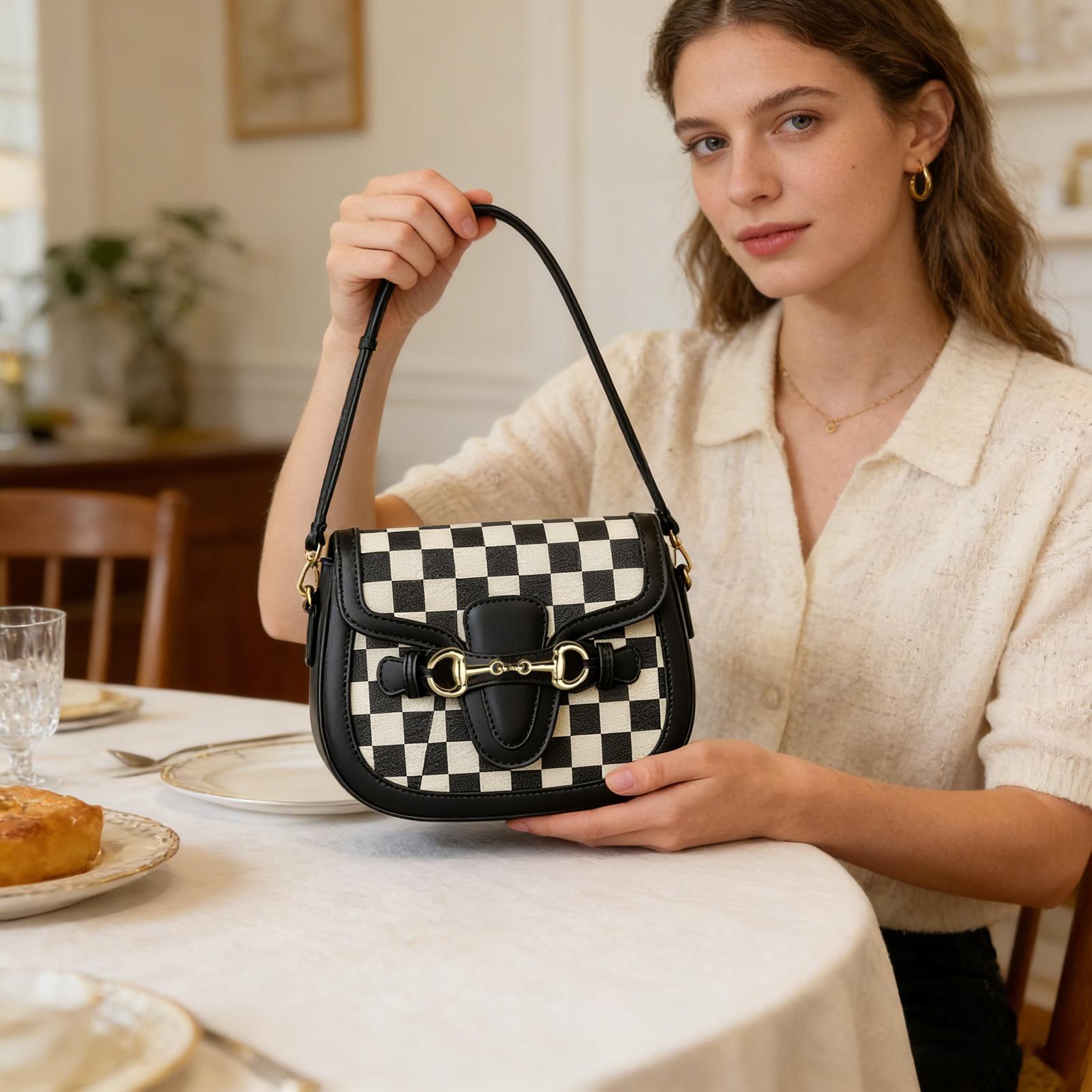 حلقات D مزدوجة من السبائك لتزي - مراجعة Wallet Chain Bag وسعره