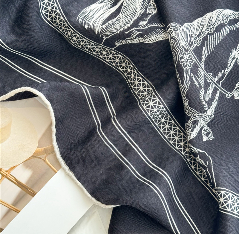أسود الحصان الصوف الحرير مزيج  - مراجعة Accessories Brand For Women وسعره