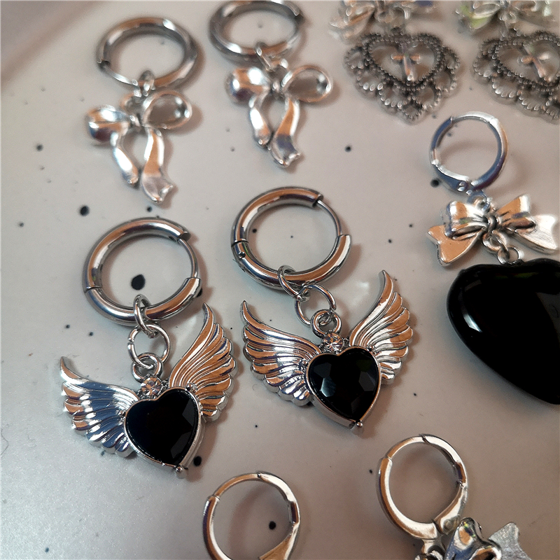أقراط متدلية على شكل قلب أسود  - مراجعة Women'S Emo Accessories وسعره