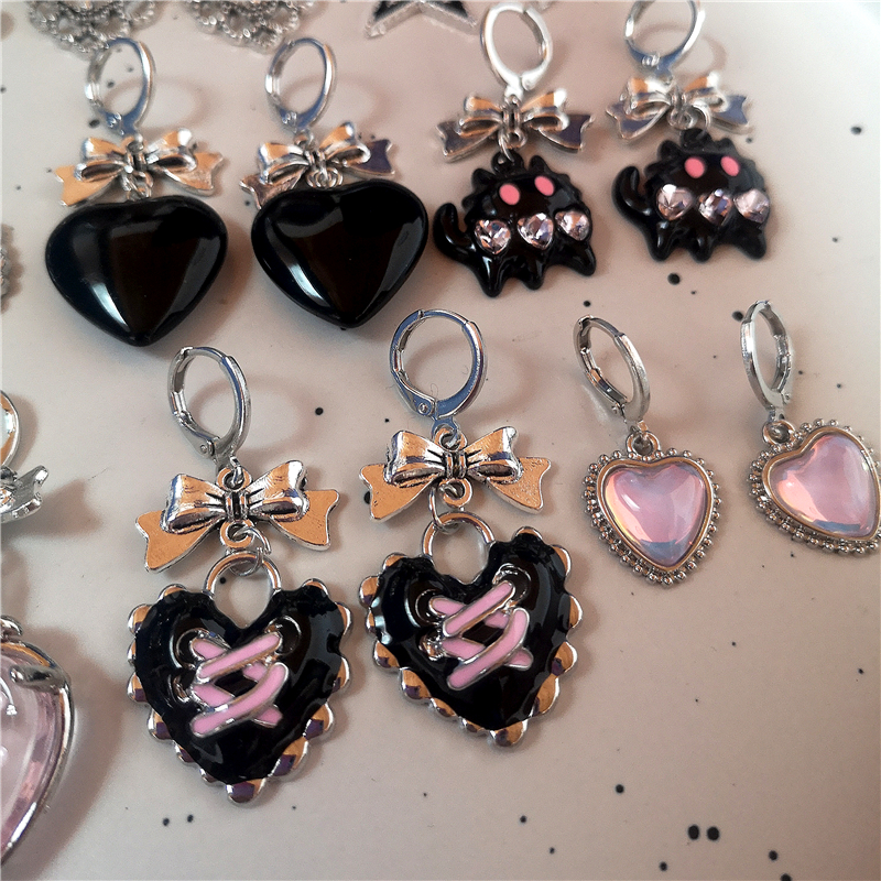أقراط متدلية على شكل قلب أسود  - مراجعة Women'S Emo Accessories وسعره