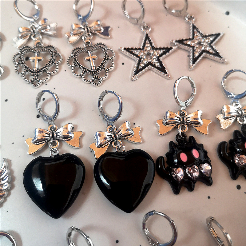 أقراط متدلية على شكل قلب أسود  - مراجعة Women'S Emo Accessories وسعره