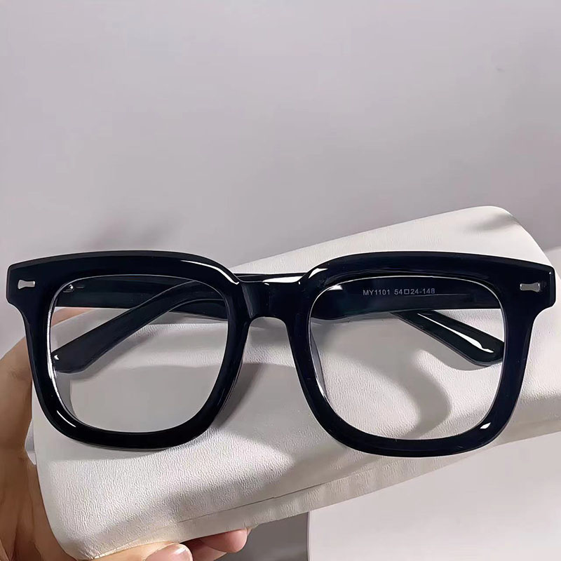 نظارات تنكرية مستوحاة من فيلم  - مراجعة Women Accessories Vector وسعره