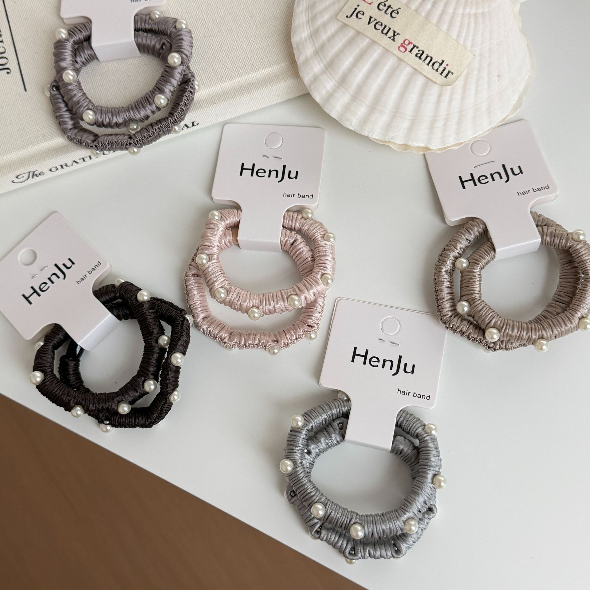 ربطات شعر من الساتان مكونة من  - مراجعة Scrunchie Satin Set وسعره