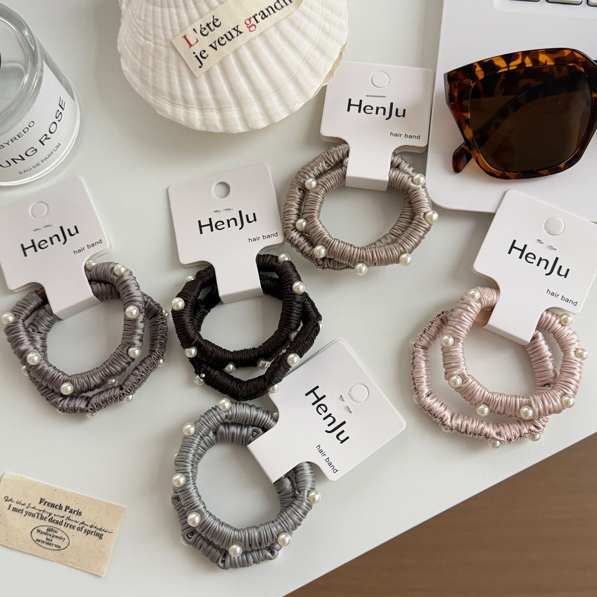 ربطات شعر من الساتان مكونة من  - مراجعة Scrunchie Satin Set وسعره