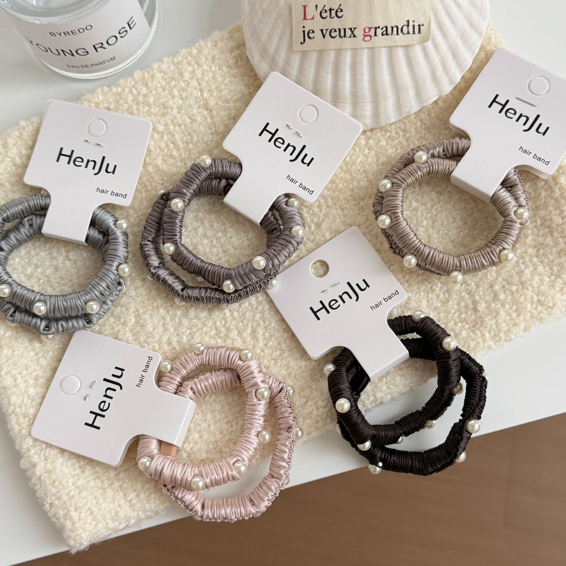 ربطات شعر من الساتان مكونة من  - مراجعة Scrunchie Satin Set وسعره