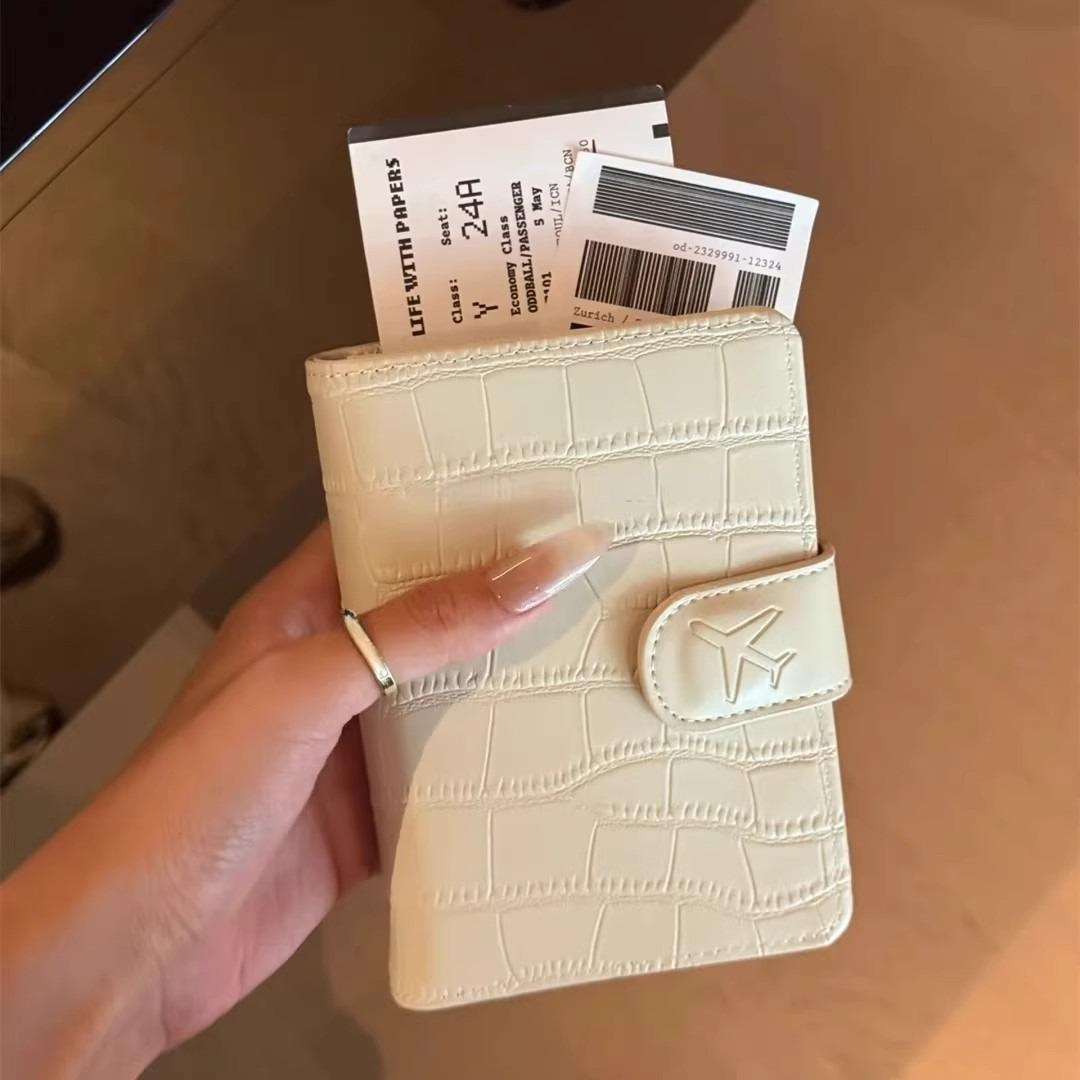 غطاء جواز سفر من الجلد الصناعي - مراجعة Women Accessories List وسعره