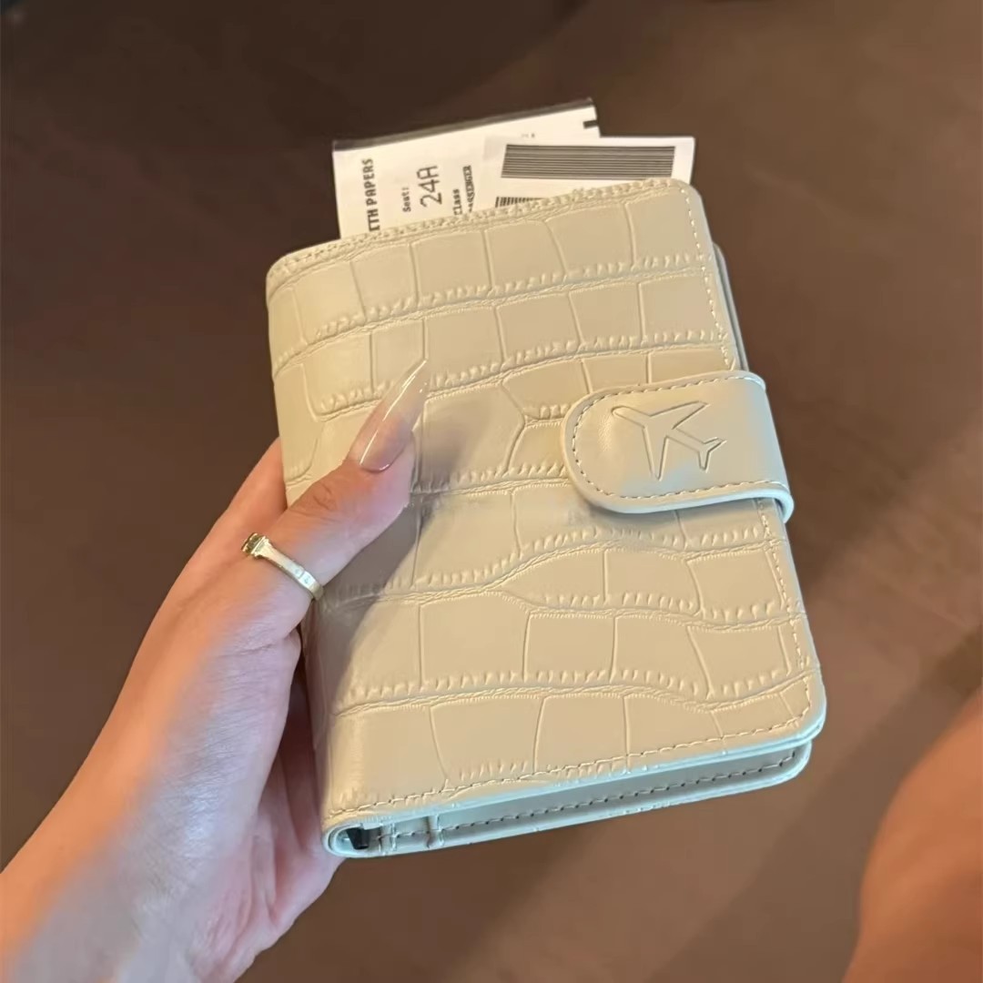 غطاء جواز سفر من الجلد الصناعي - مراجعة Women Accessories List وسعره