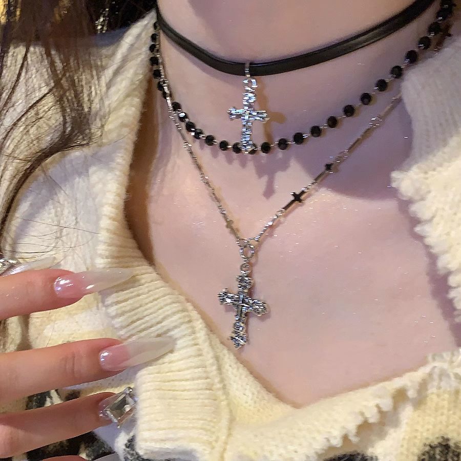 قلادة صليب معدنية بتصميم قوطي  - مراجعة Women'S Emo Accessories وسعره