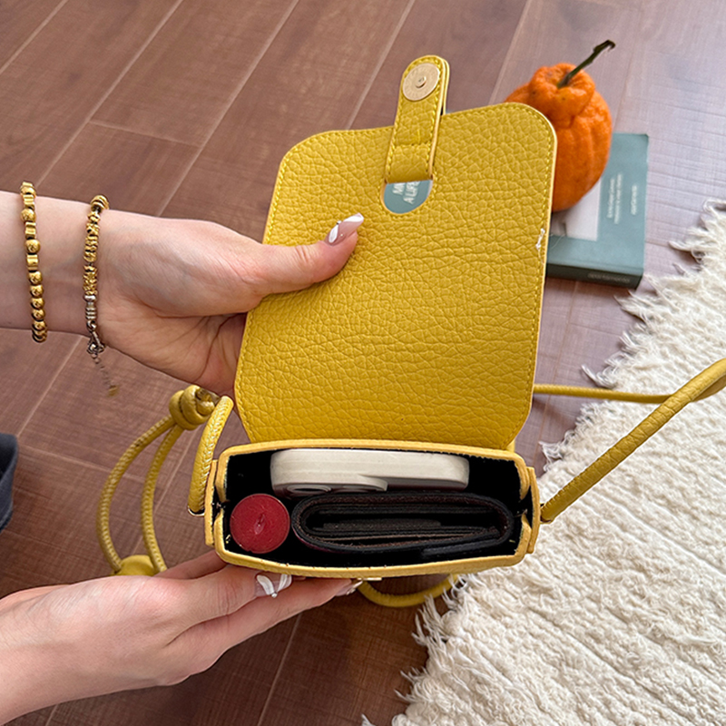 حقيبة كتف صغيرة فاخرة باللون ا - مراجعة Accessories Brand For Women وسعره