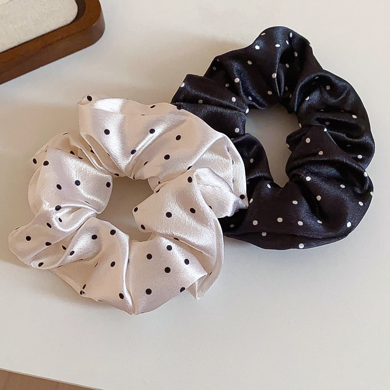 1/2 قطعة ربطات شعر سوداء بيضاء - مراجعة Scrunchie Satin Set وسعره