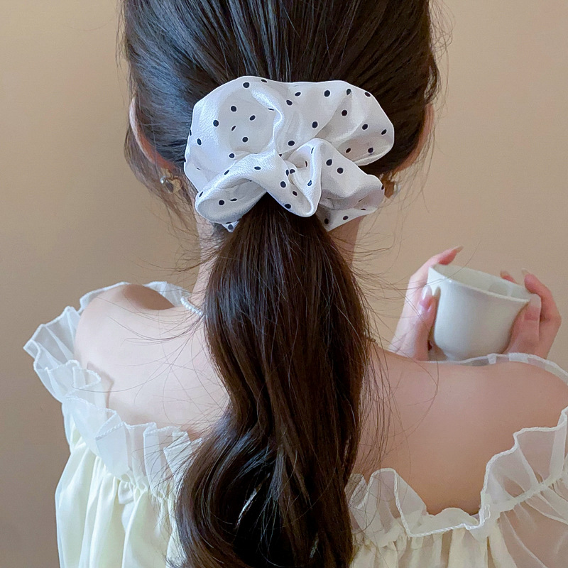 1/2 قطعة ربطات شعر سوداء بيضاء - مراجعة Scrunchie Satin Set وسعره